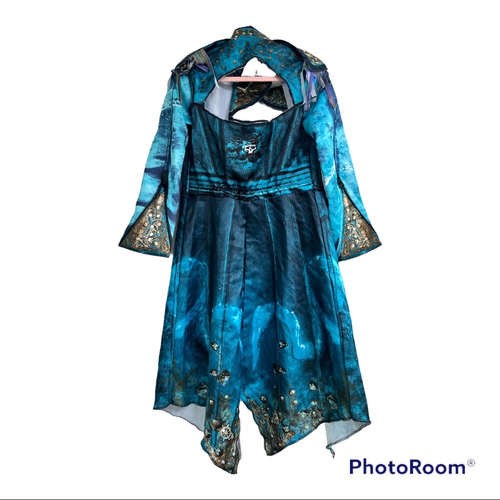 Descendants cape Halloween costume size M 7-8y old